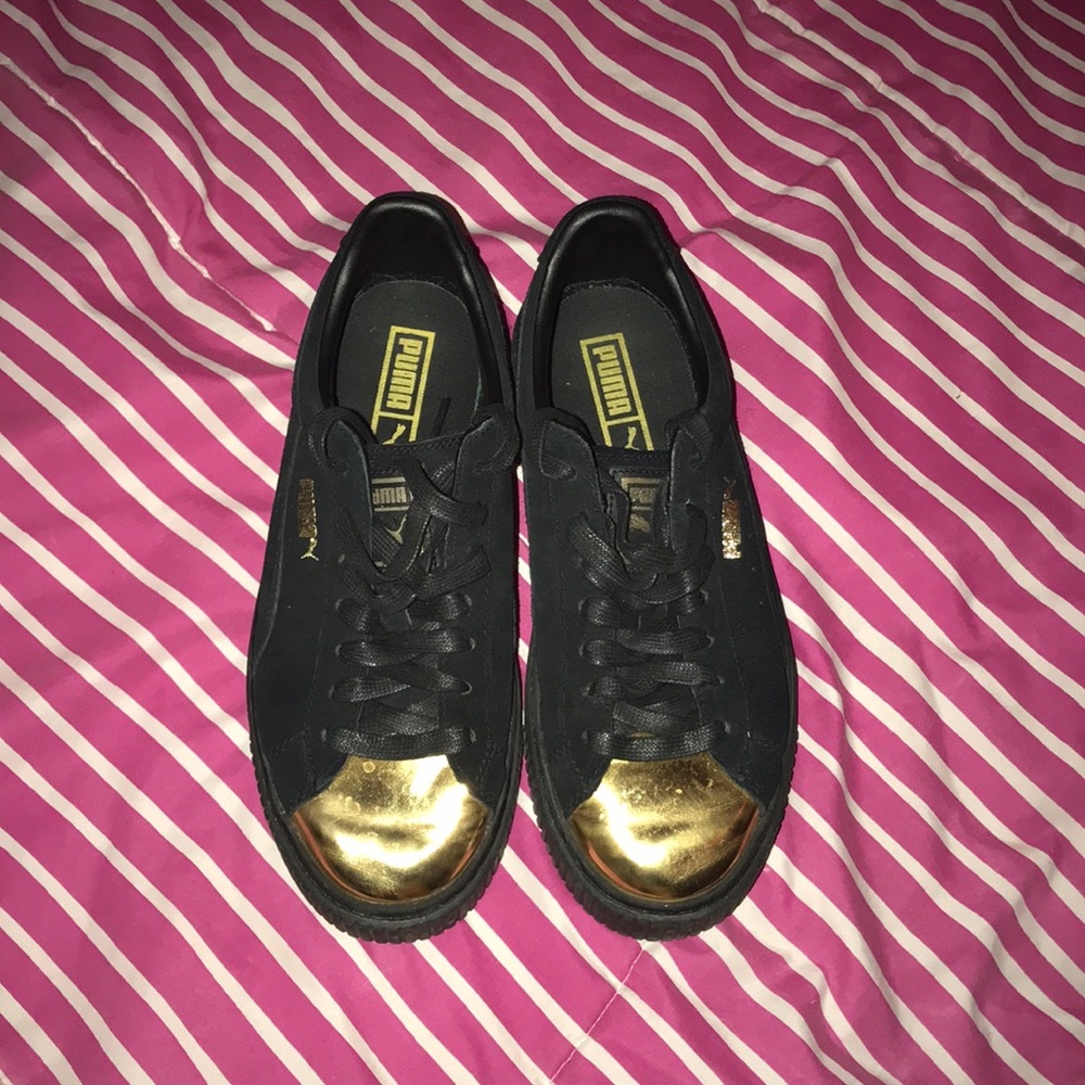 Rihanna pumas